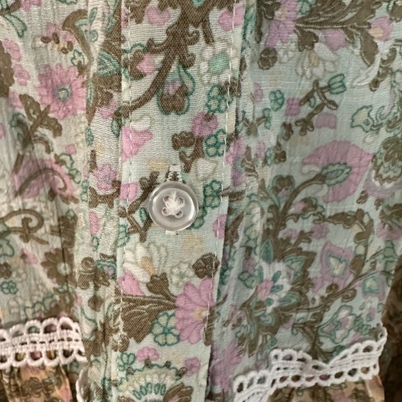 Cato Women’s Short Sleeve Green & Pink Button Up Floral Lace Blouse Sz L GUC - Picture 6 of 8